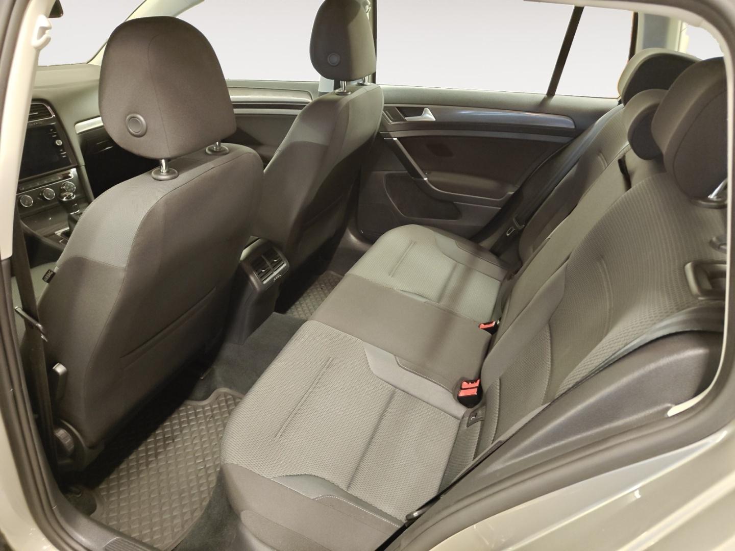 VOLKSWAGEN Golf 2018