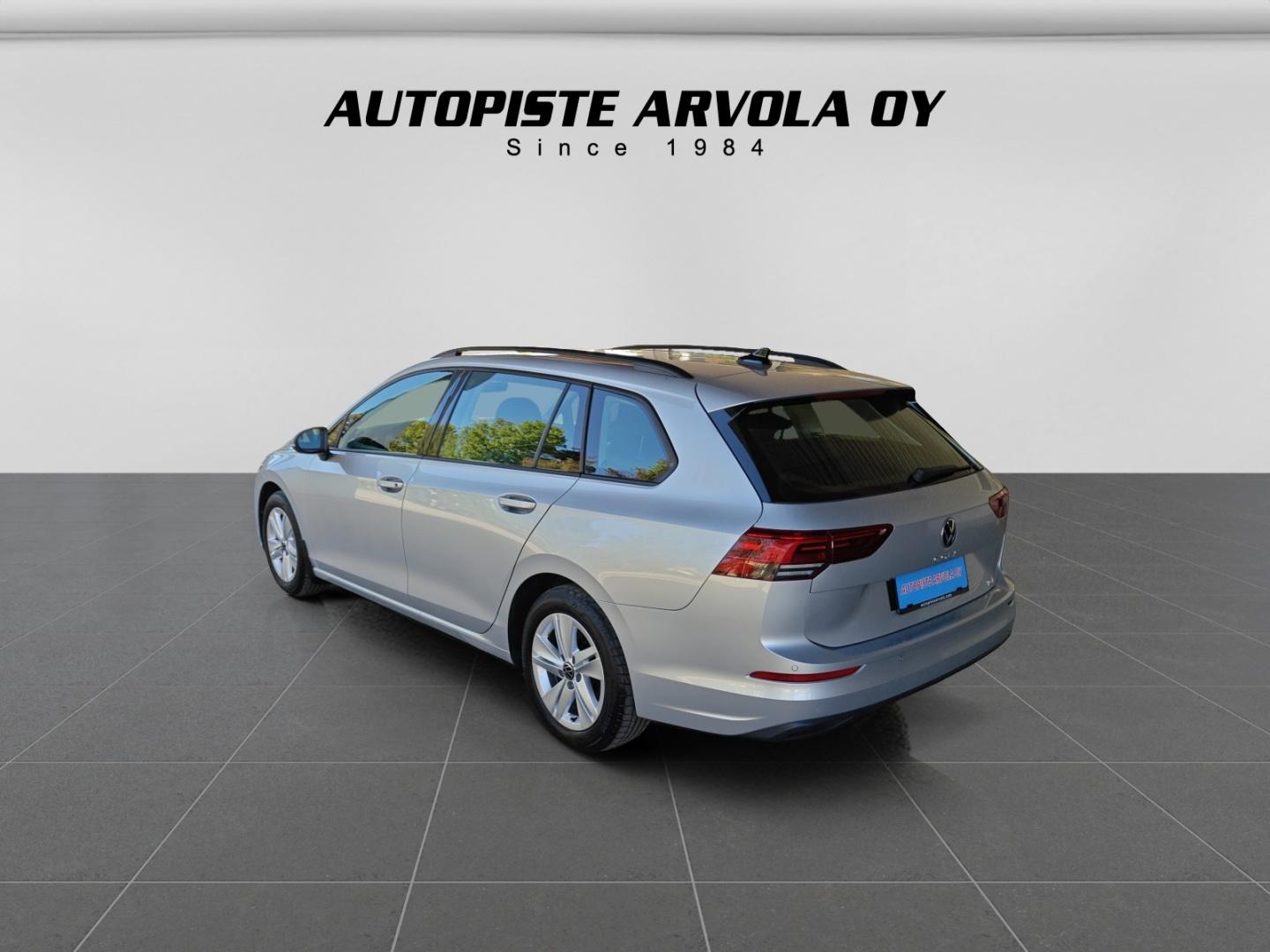 VOLKSWAGEN Golf 2023