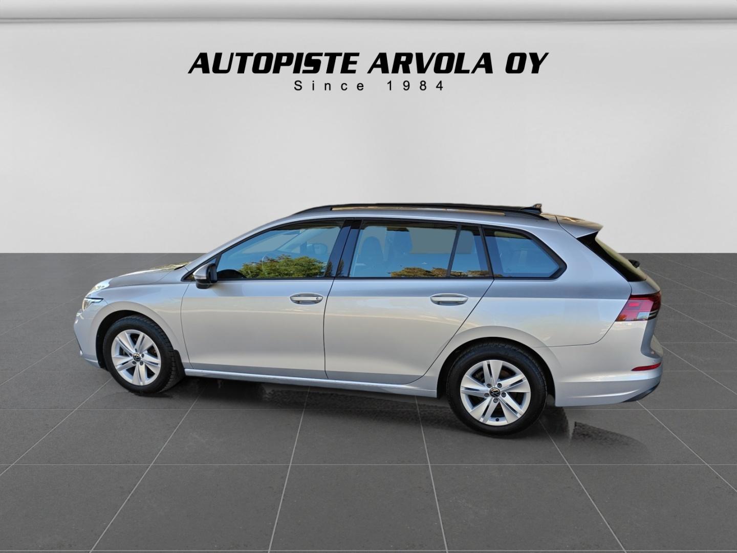 VOLKSWAGEN Golf 2023
