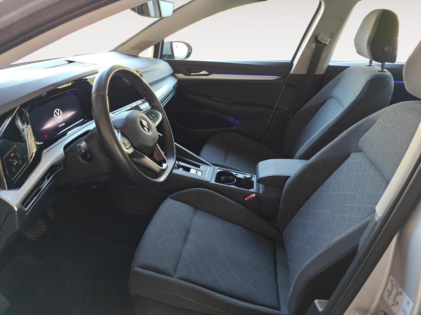 VOLKSWAGEN Golf 2023