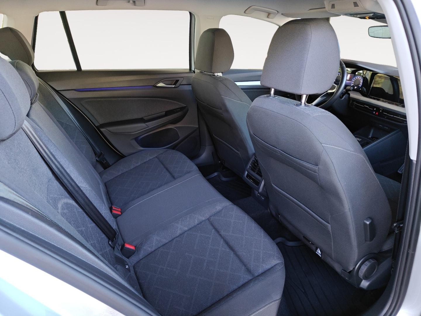 VOLKSWAGEN Golf 2023