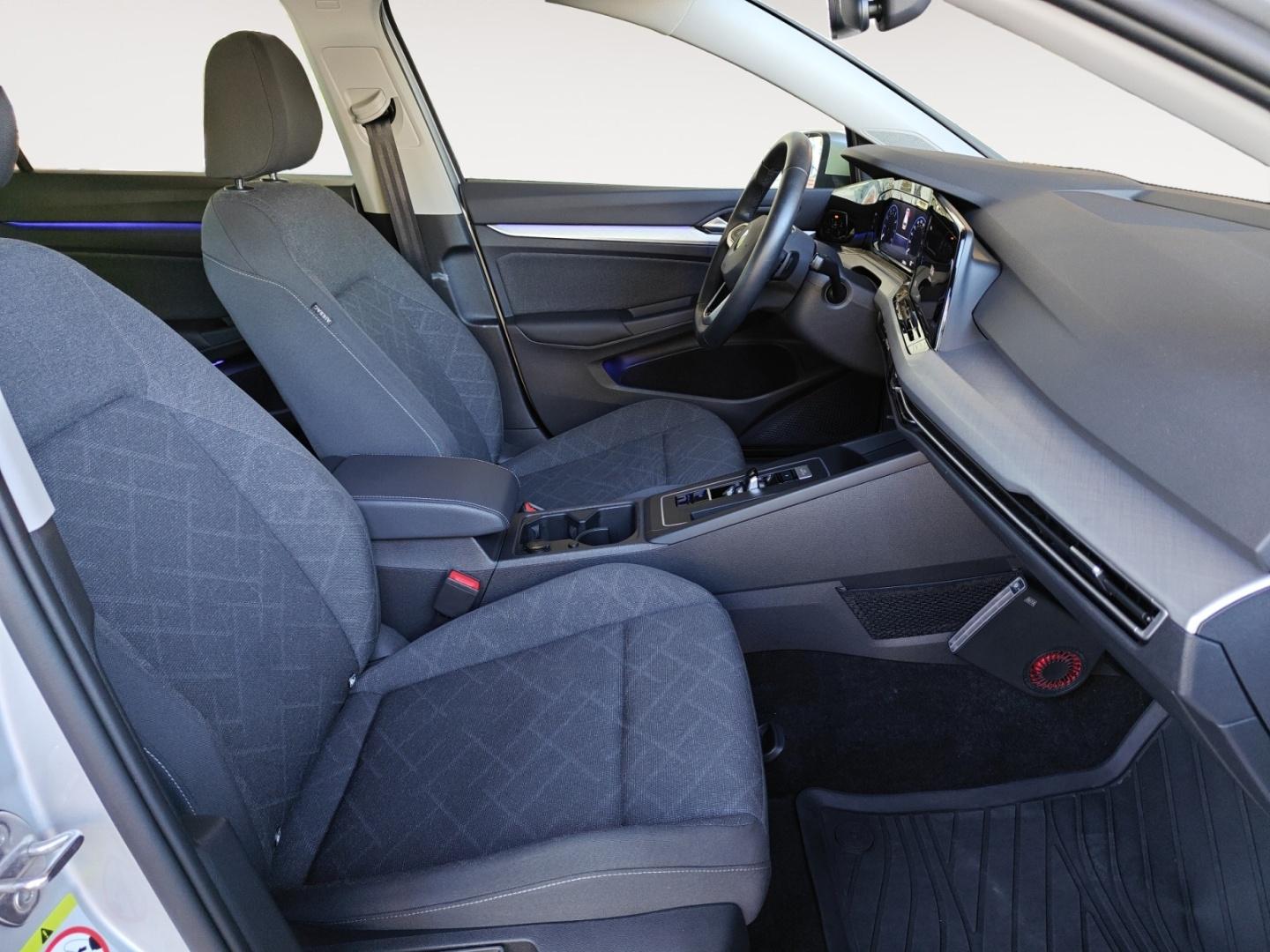 VOLKSWAGEN Golf 2023