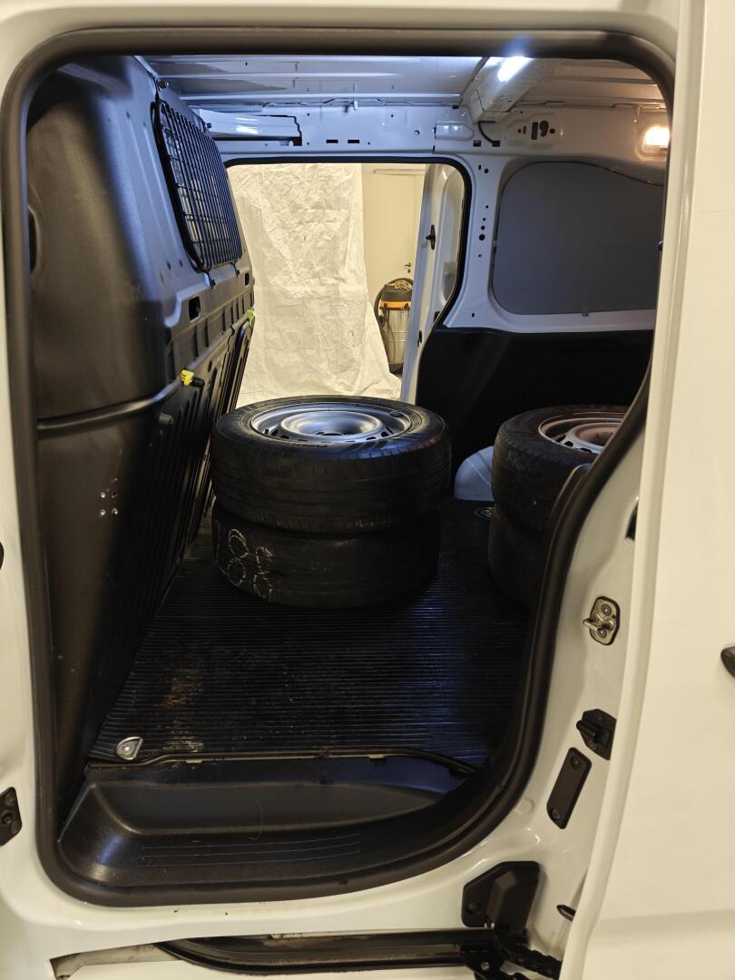 PEUGEOT Partner 2023