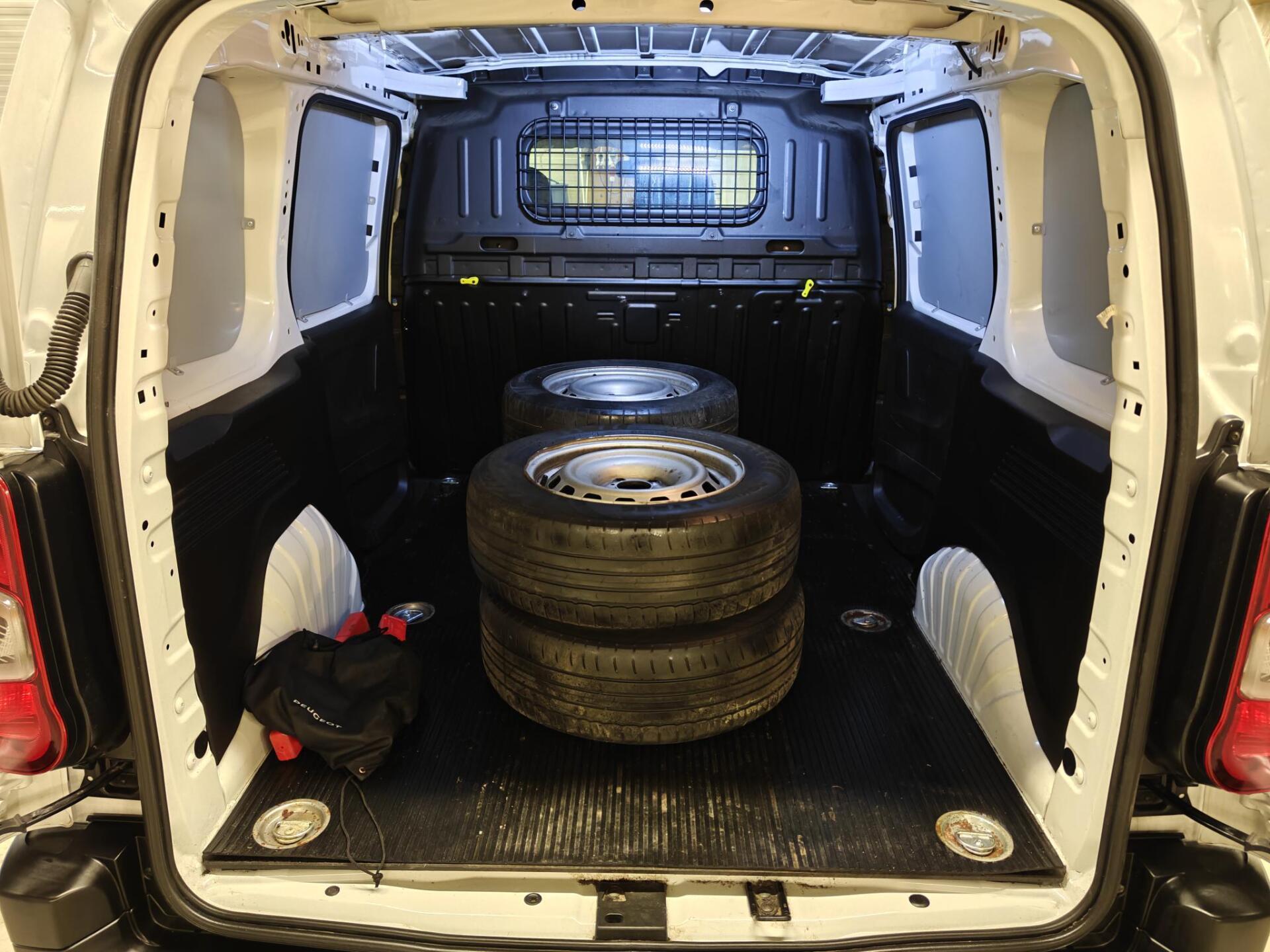 PEUGEOT Partner 2023