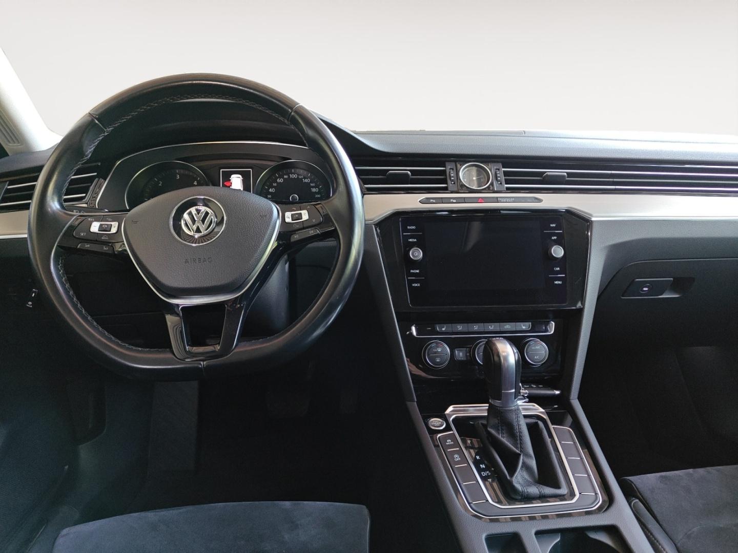 VOLKSWAGEN Passat 2018