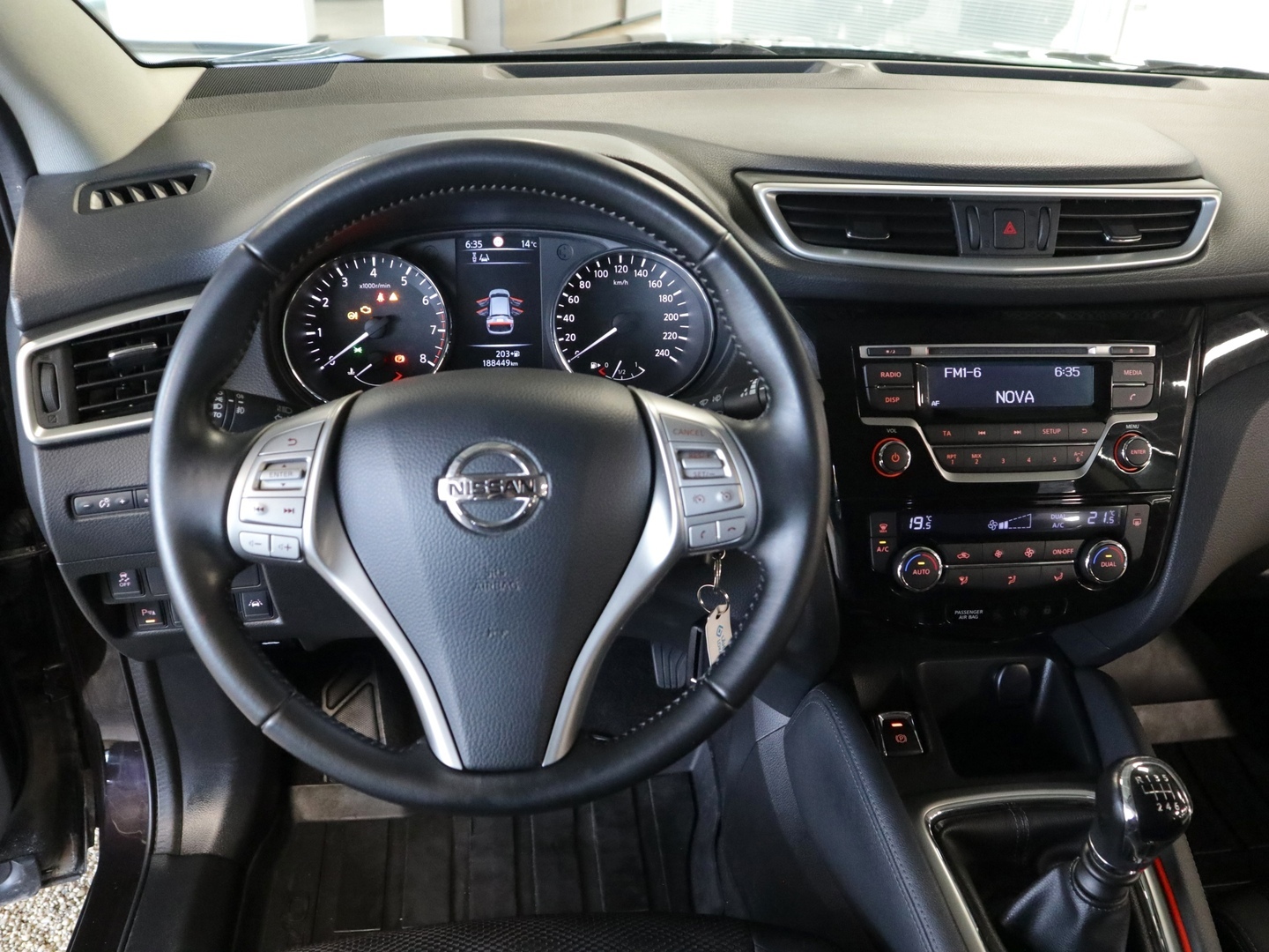NISSAN Qashqai 2015