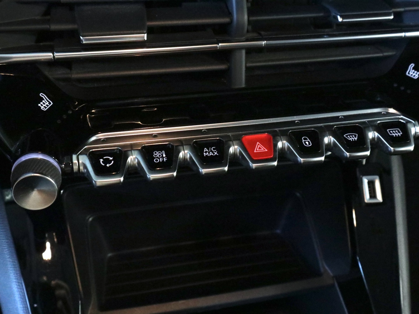 PEUGEOT 208 2021