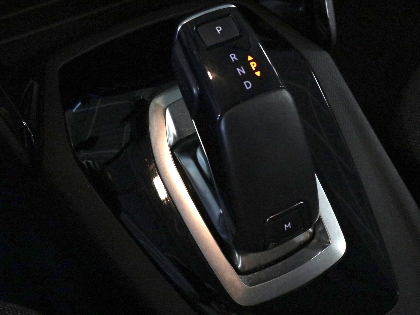 PEUGEOT 208 2021
