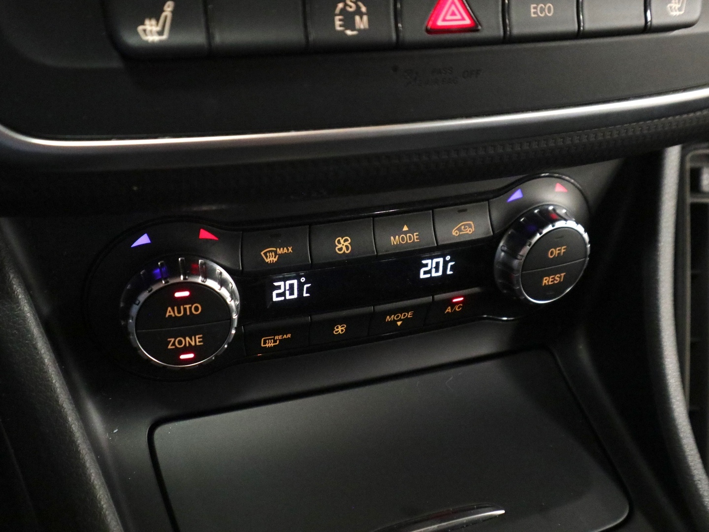 MERCEDES-BENZ A 2014