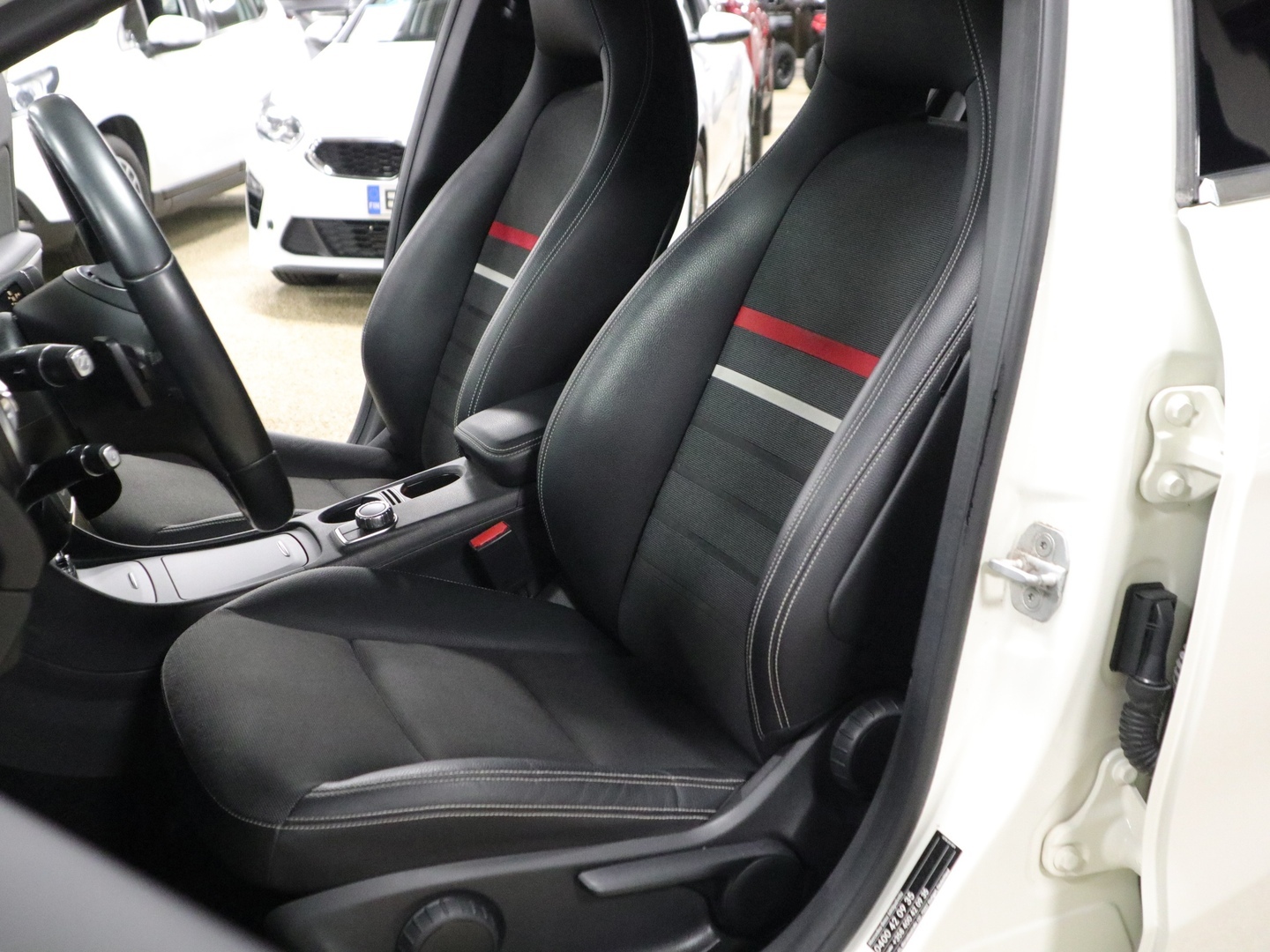 MERCEDES-BENZ A 2014