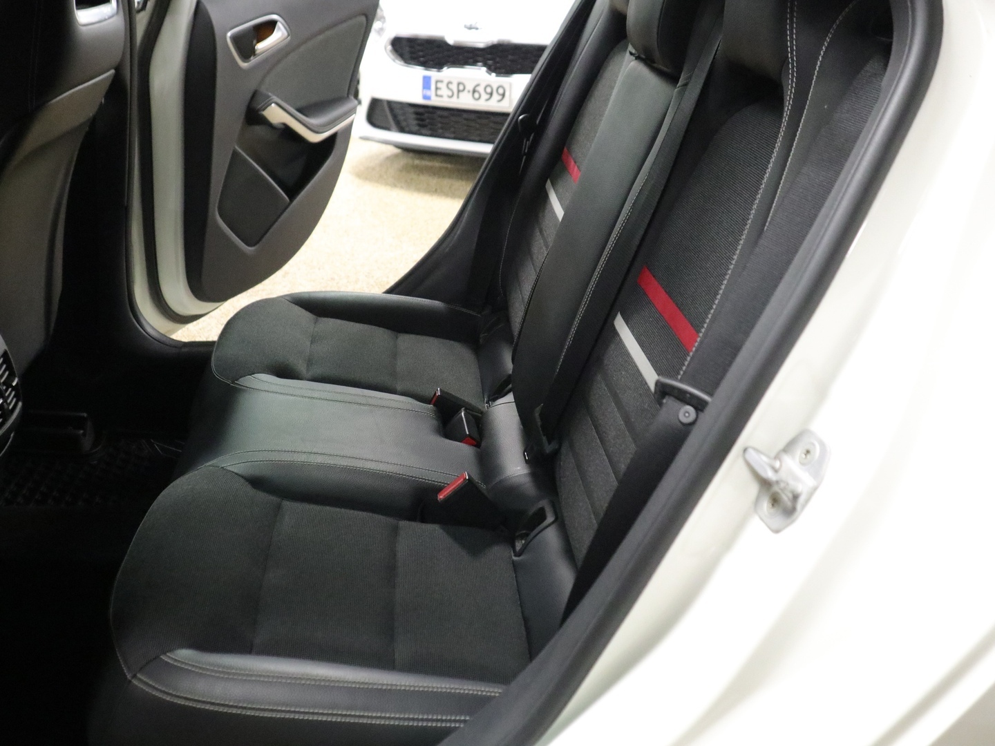 MERCEDES-BENZ A 2014