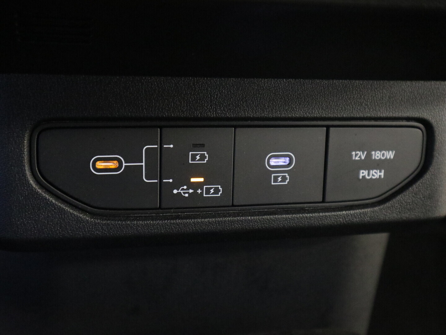 KIA EV4 2025