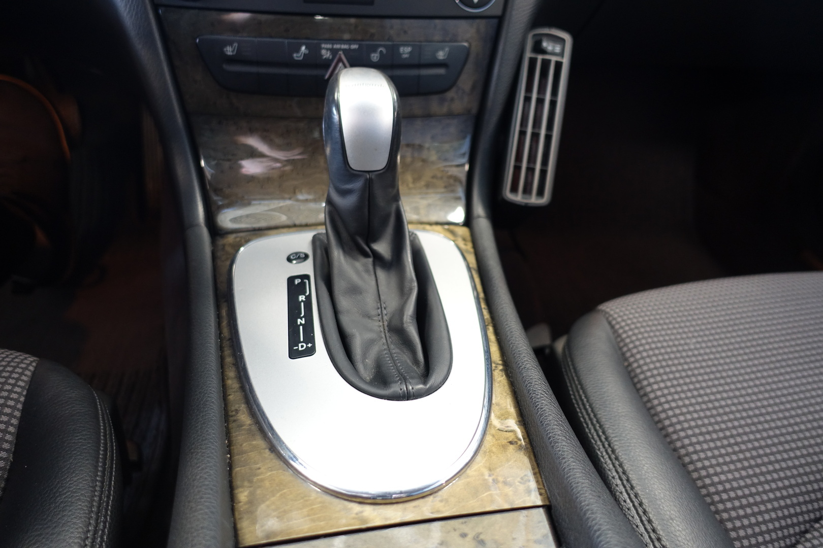 MERCEDES-BENZ E 2005