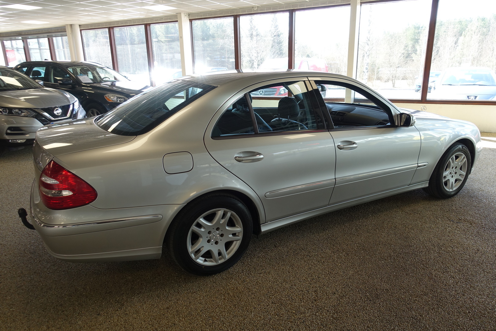 MERCEDES-BENZ E 2005