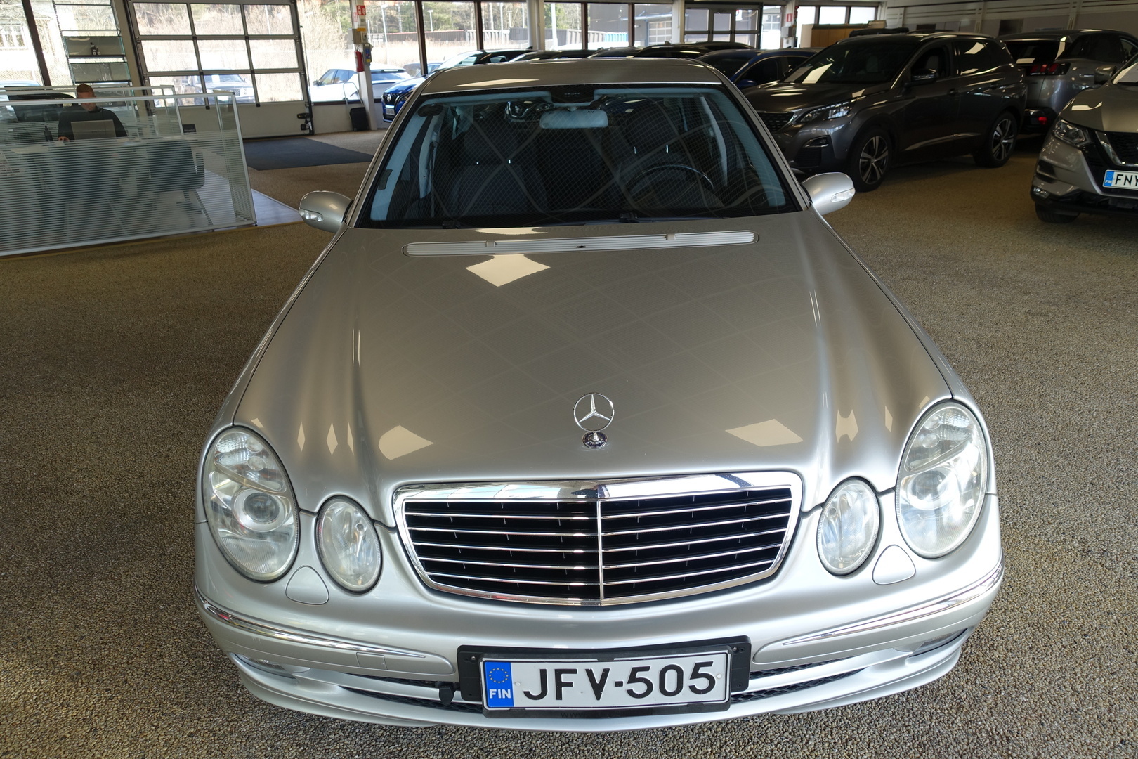 MERCEDES-BENZ E 2005