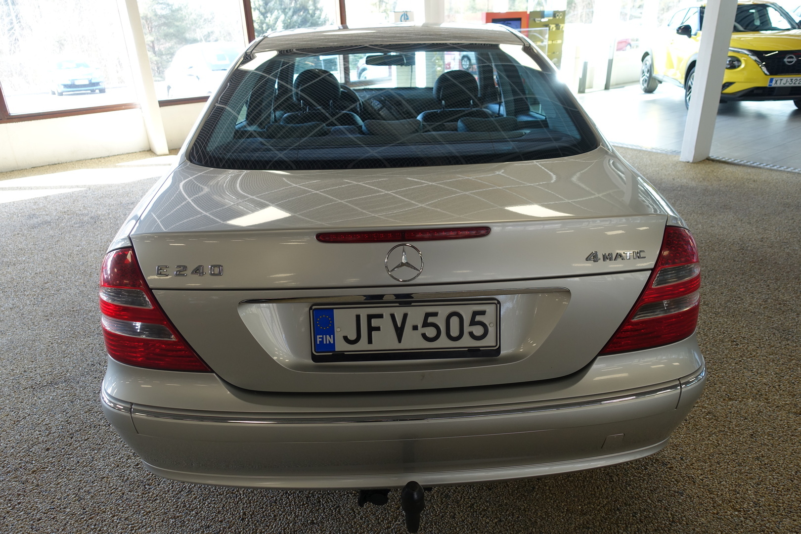 MERCEDES-BENZ E 2005