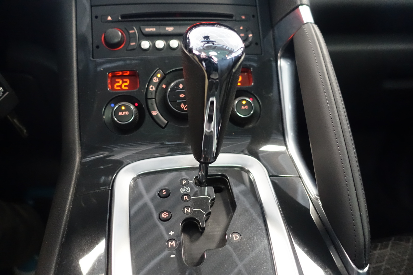 PEUGEOT 3008 2015