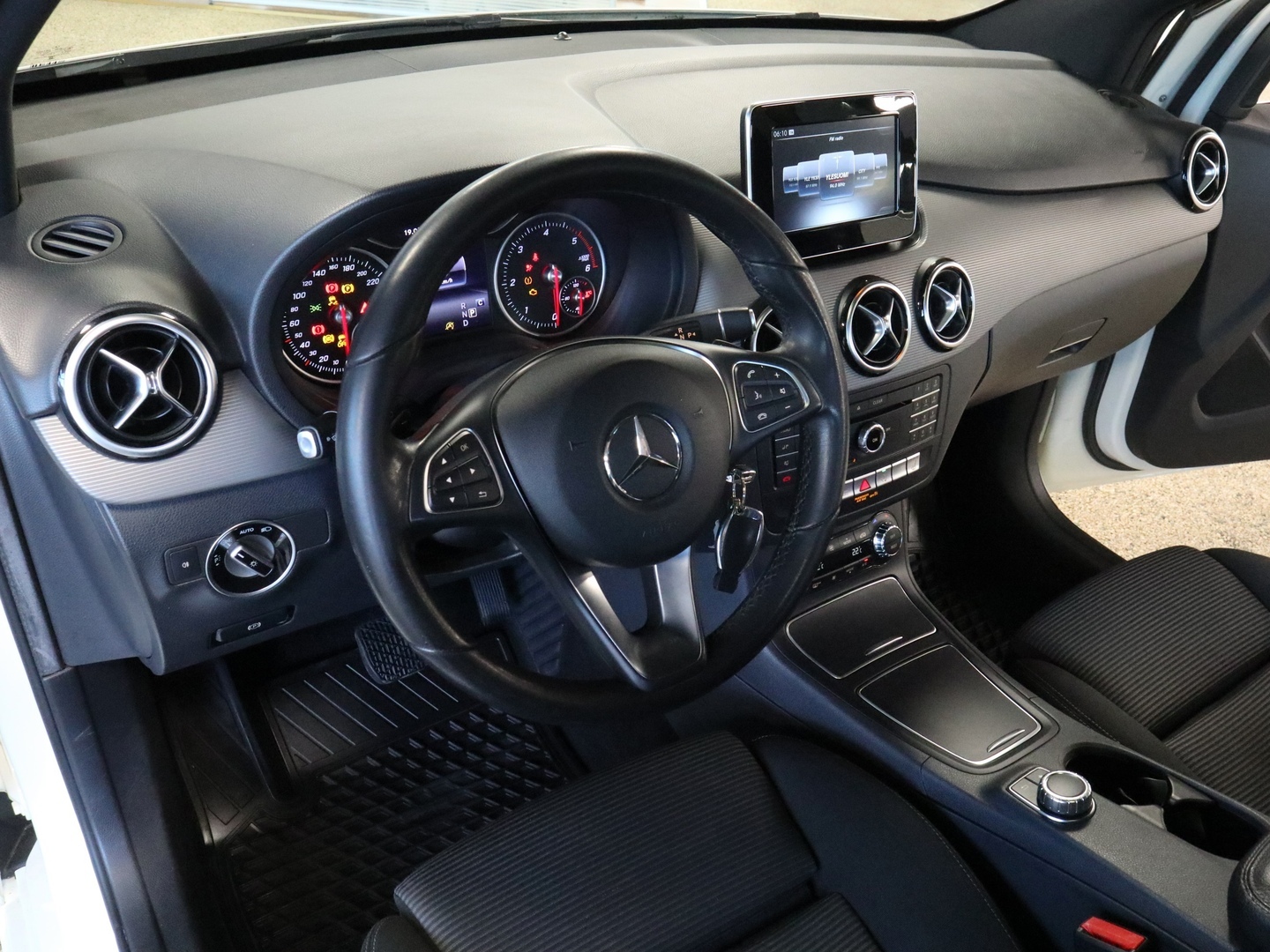 MERCEDES-BENZ B 2017