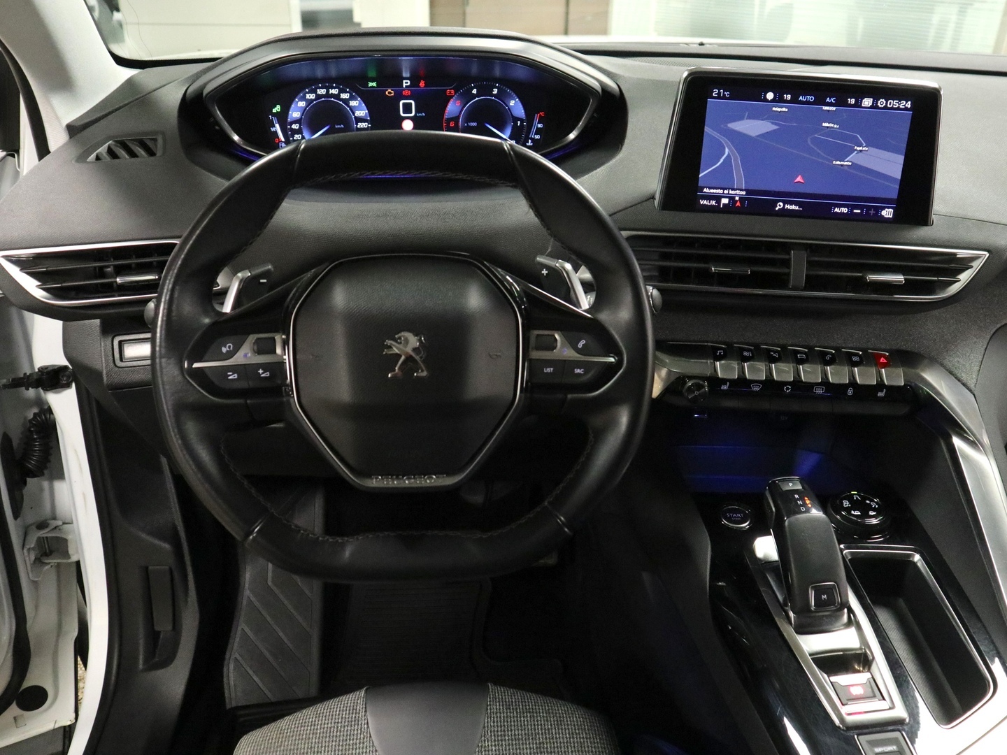 PEUGEOT 5008 2018
