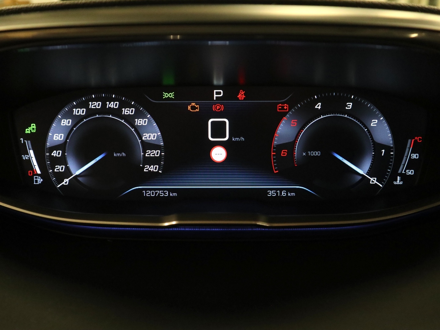 PEUGEOT 5008 2018