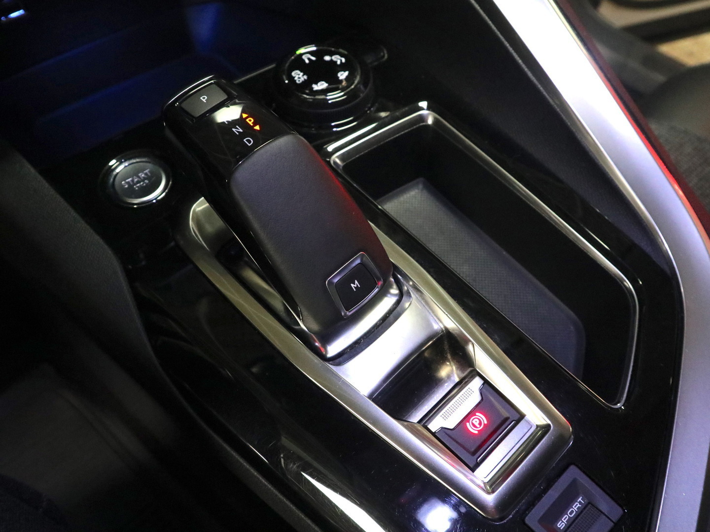 PEUGEOT 5008 2018