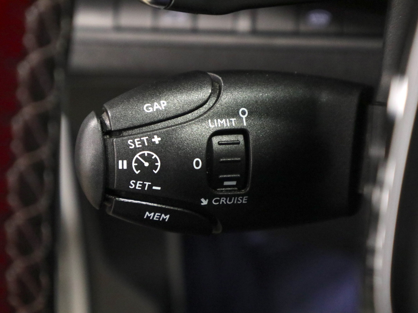 PEUGEOT 5008 2018