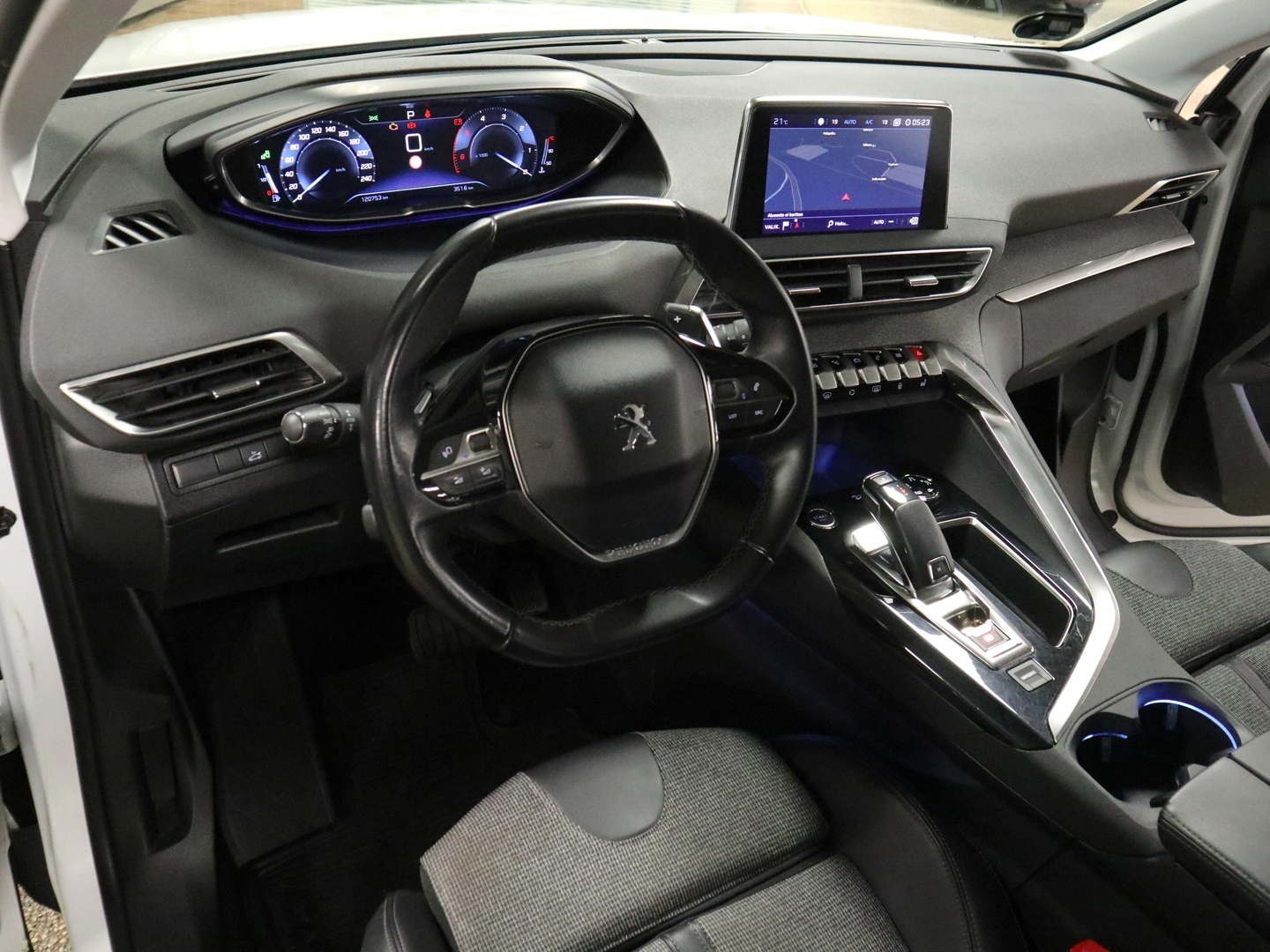 PEUGEOT 5008 2018