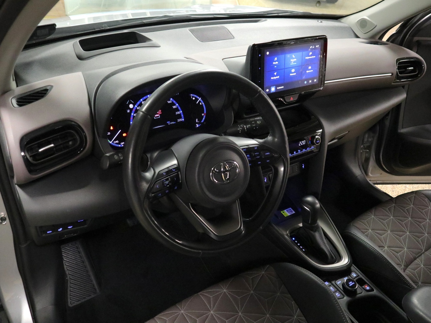 TOYOTA Yaris Cross 2023