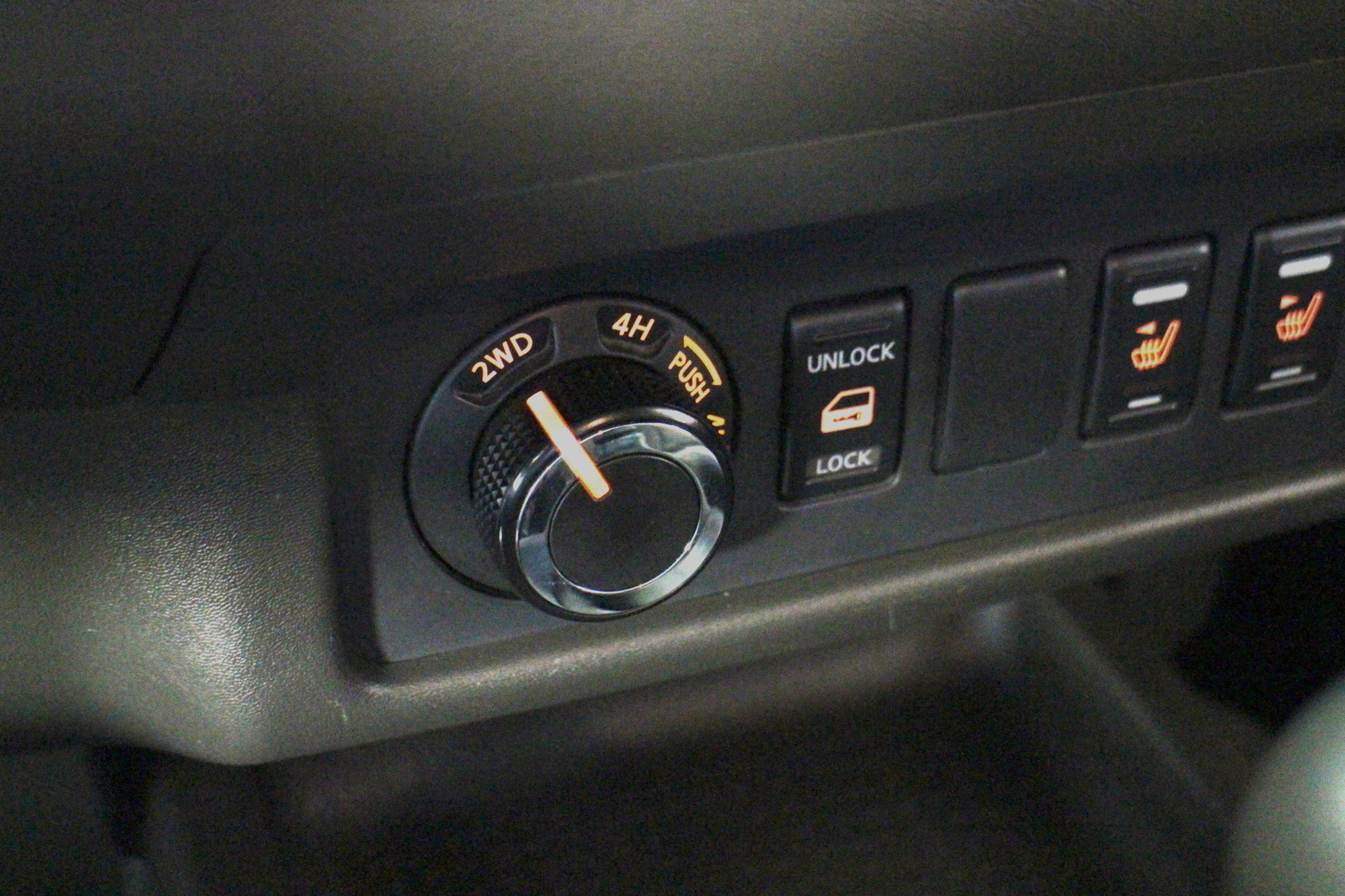 NISSAN Navara 2013