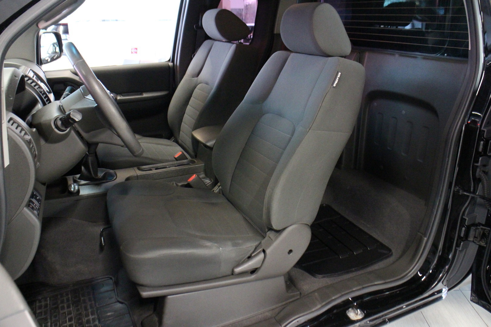 NISSAN Navara 2013