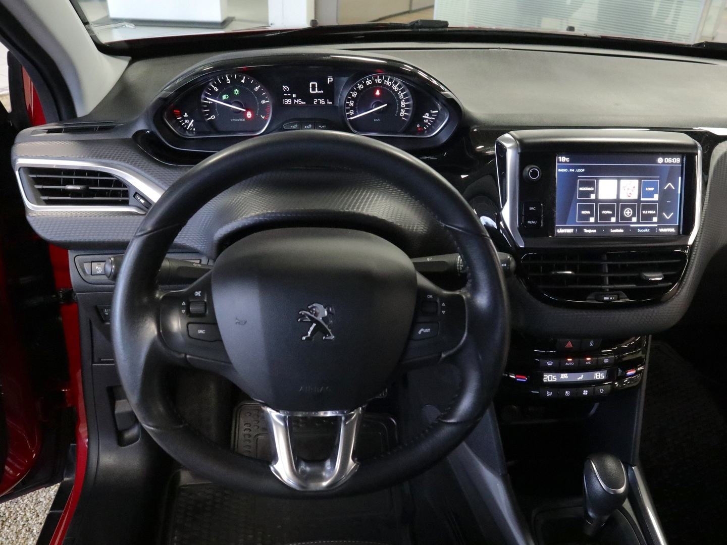 PEUGEOT 2008 2018