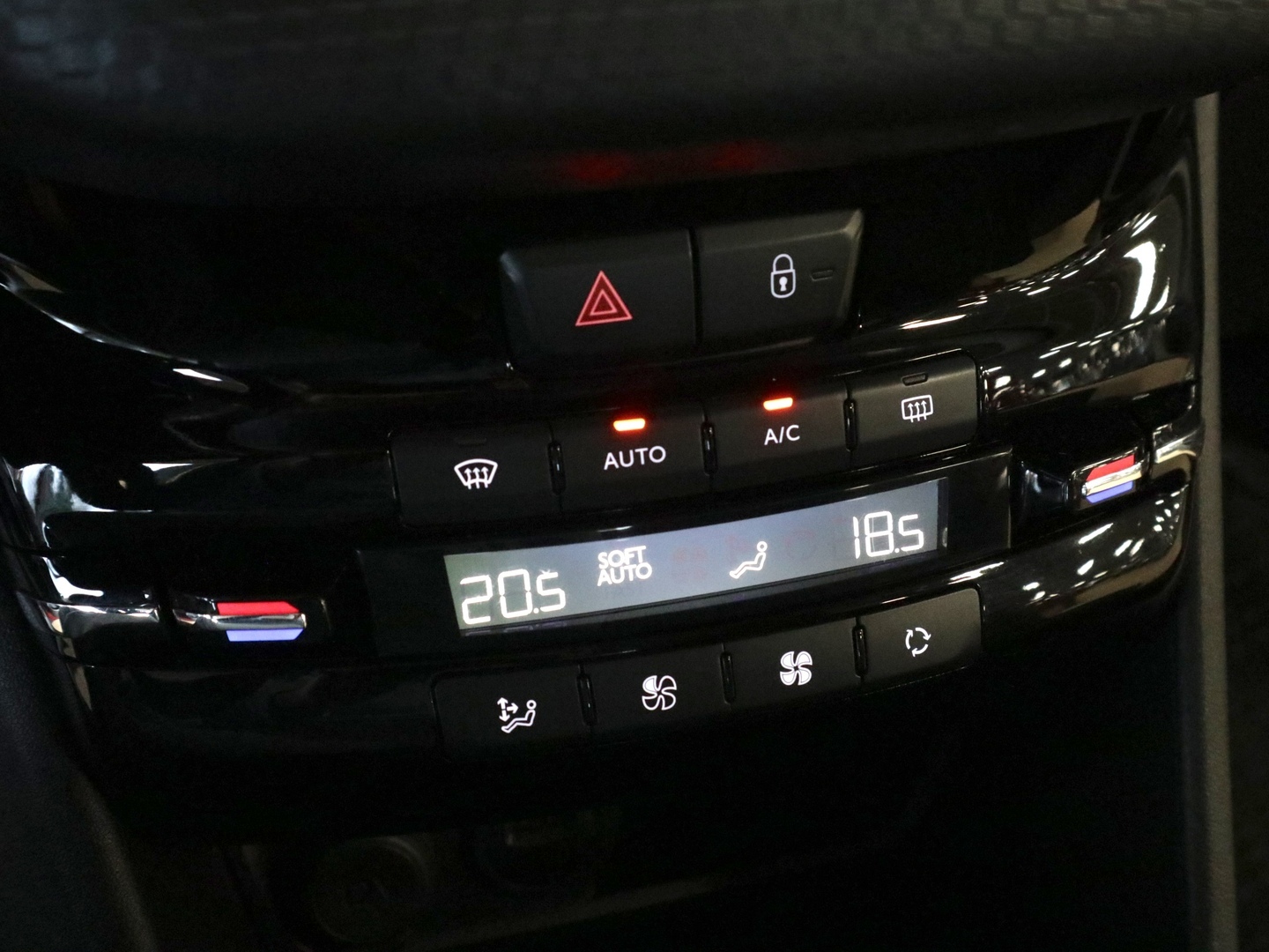 PEUGEOT 2008 2018
