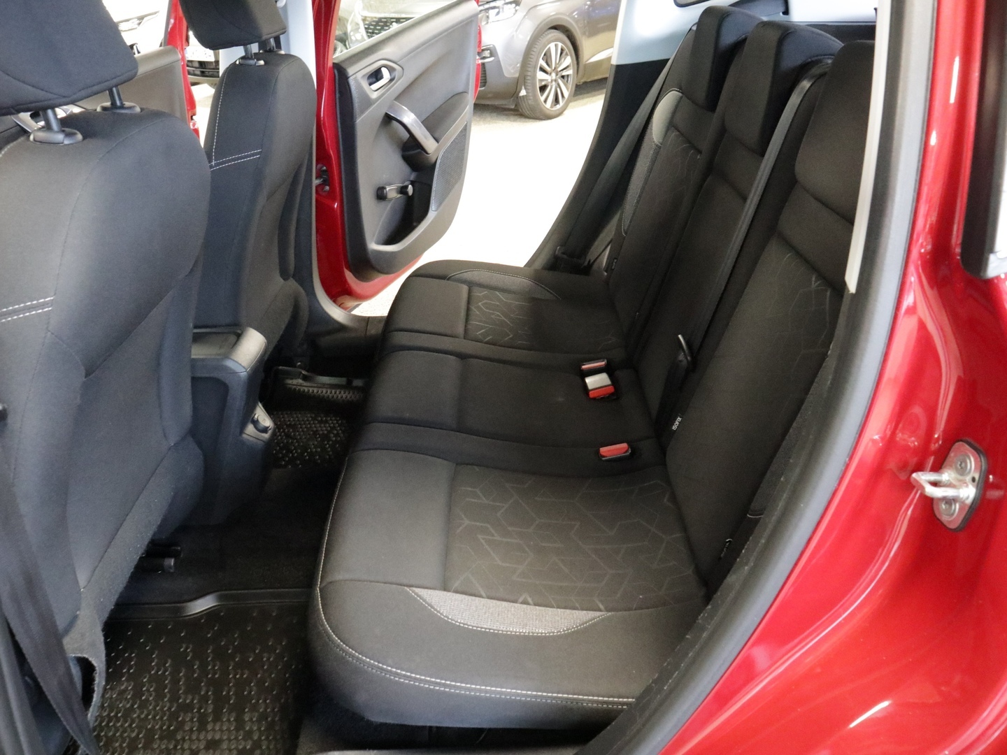 PEUGEOT 2008 2018