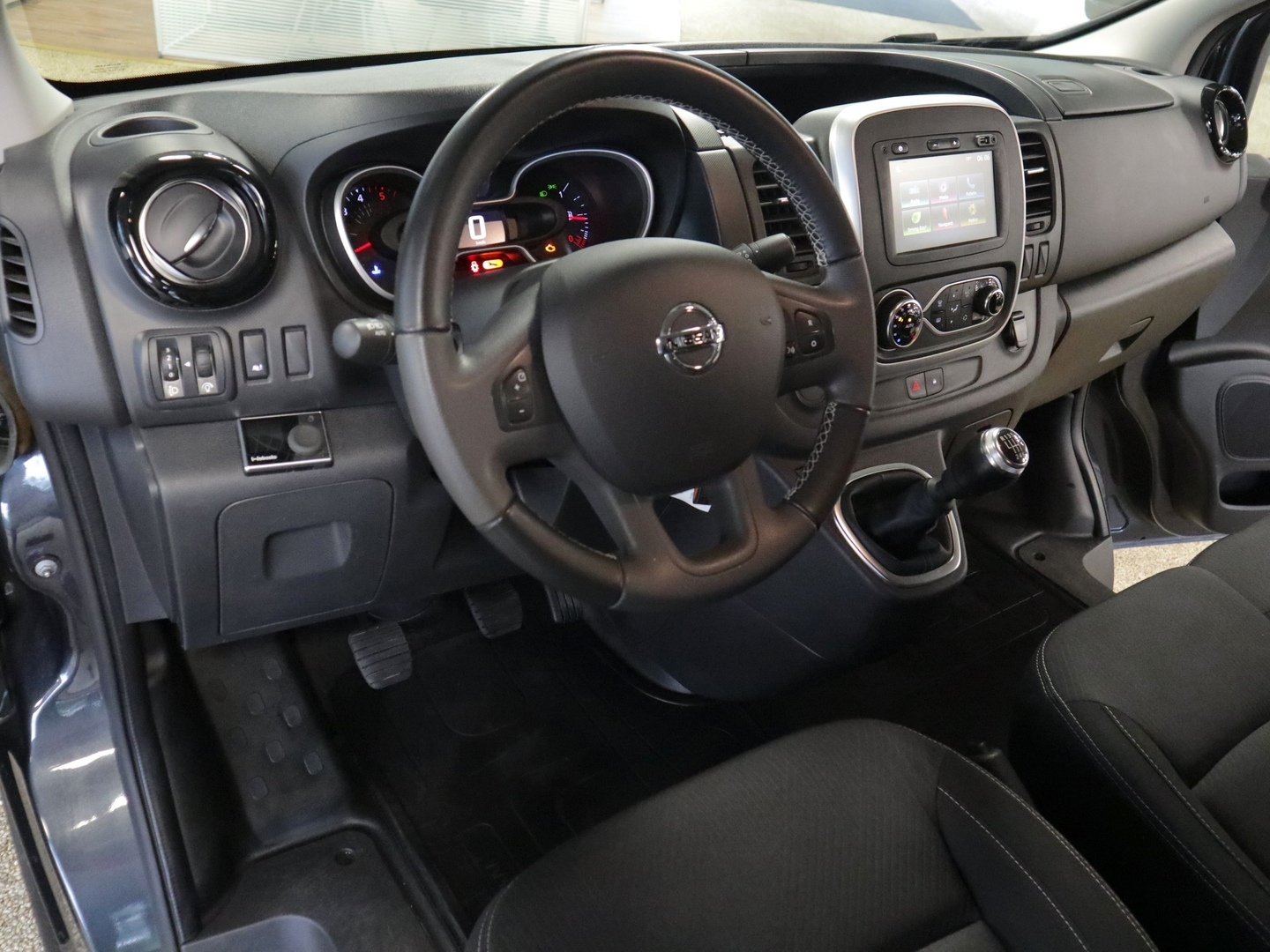 NISSAN NV300 2021