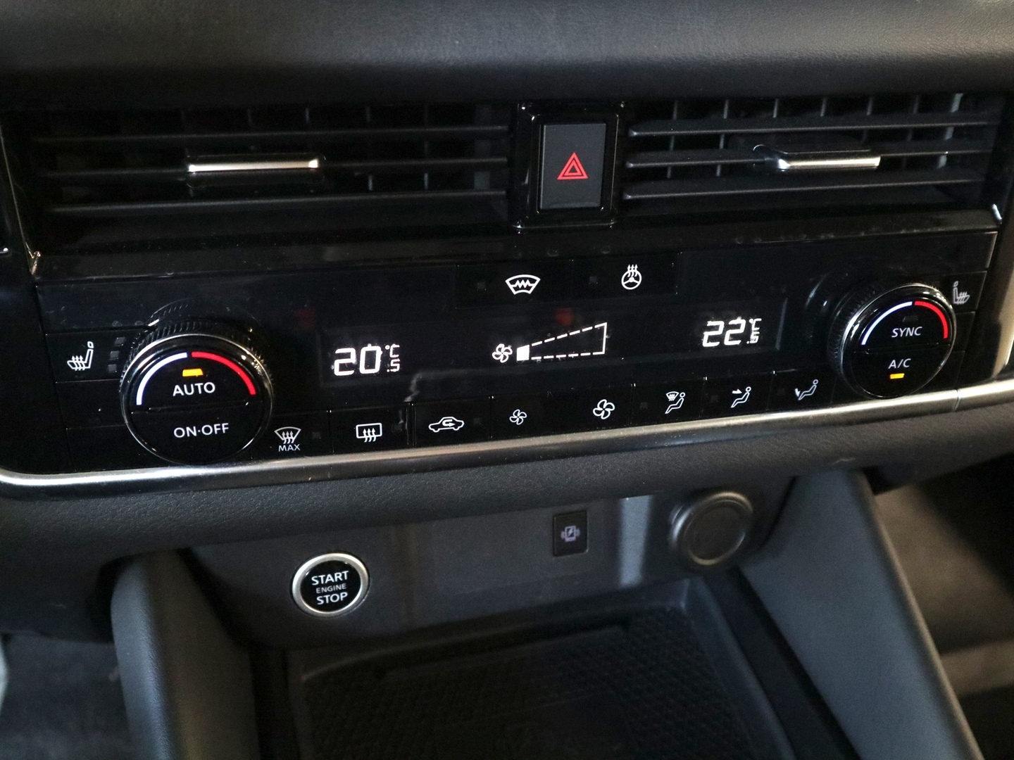 NISSAN Qashqai 2022