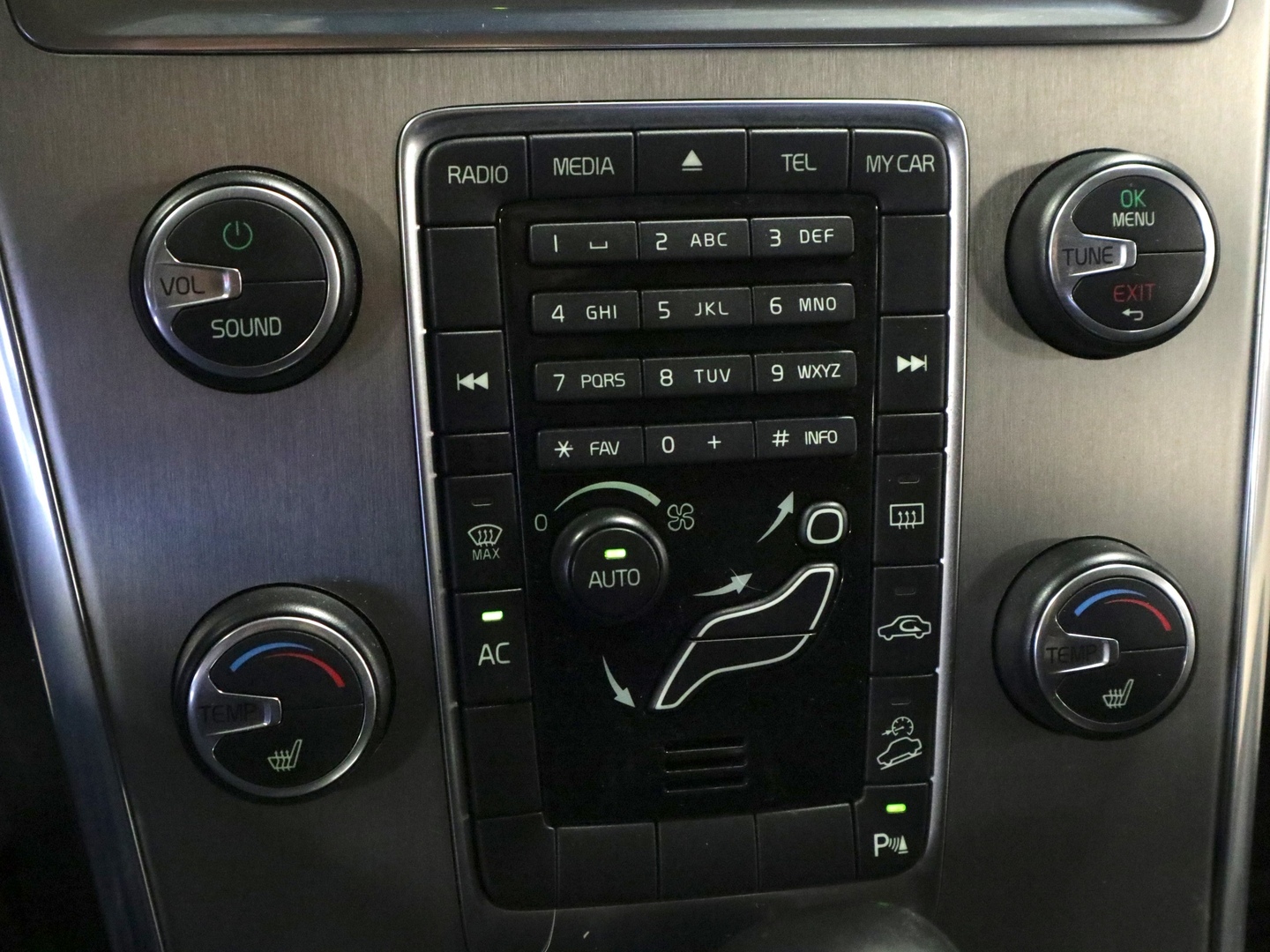 VOLVO XC60 2011