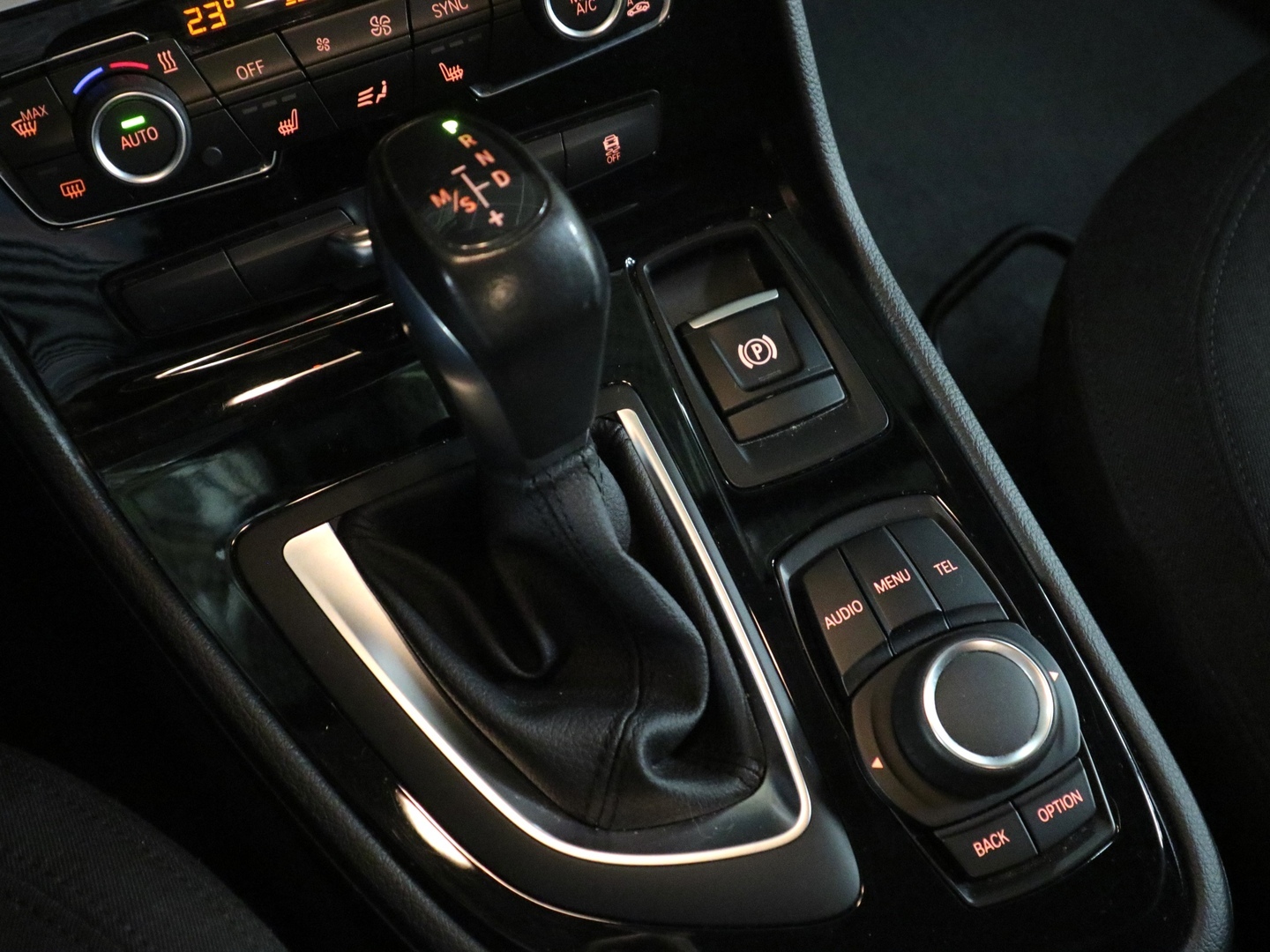 BMW 218 2015