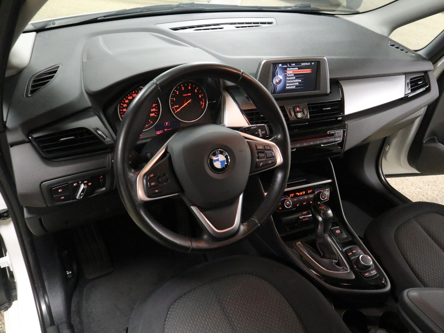 BMW 218 2015