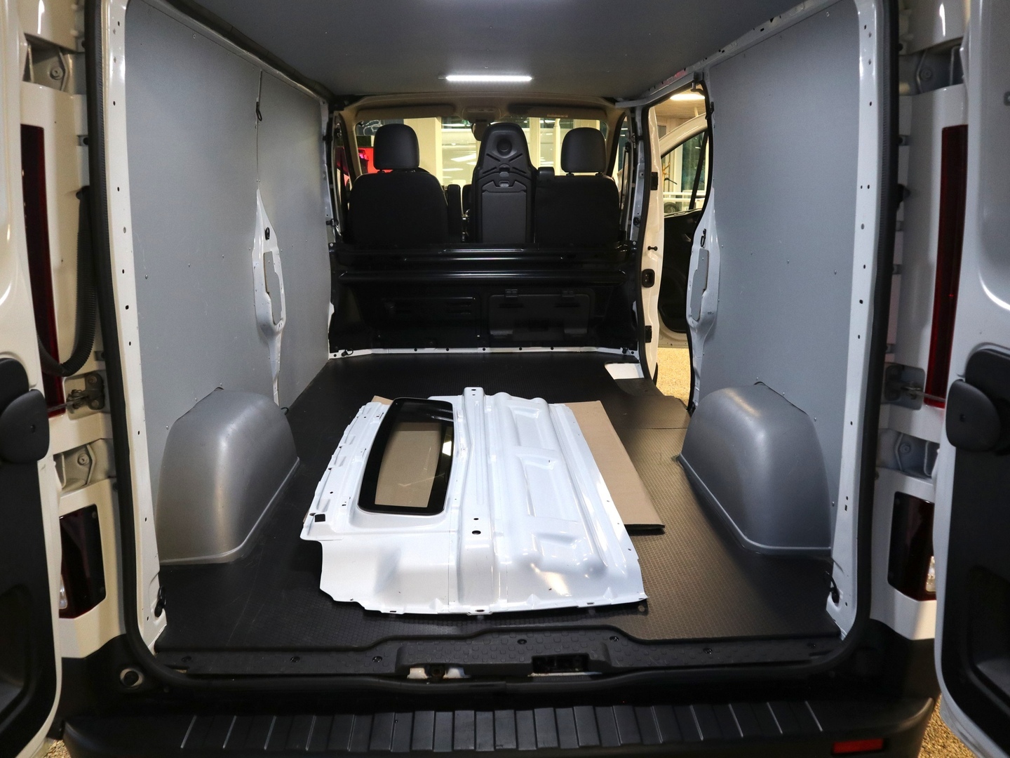 NISSAN NV300 2022