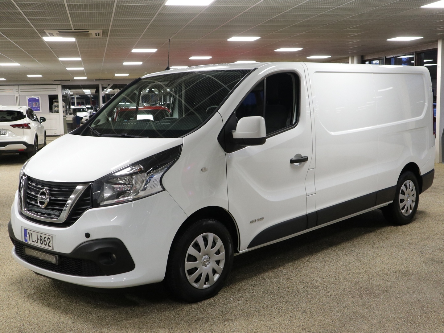 NISSAN NV300 2022