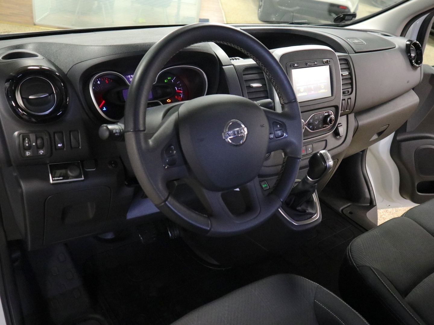 NISSAN NV300 2022