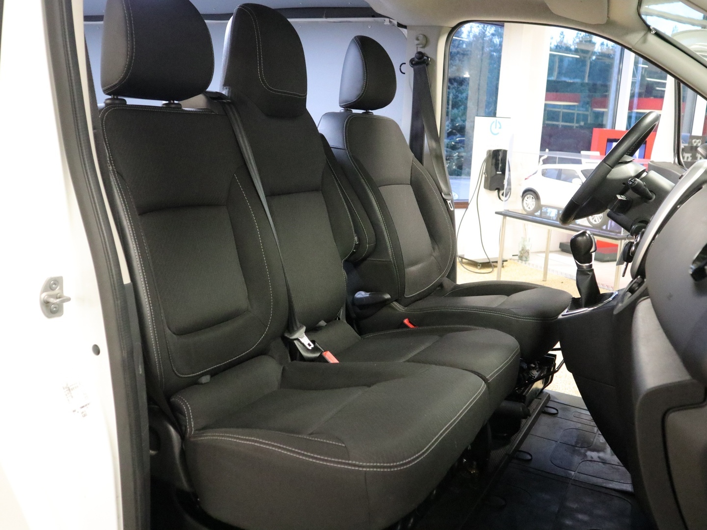 NISSAN NV300 2022