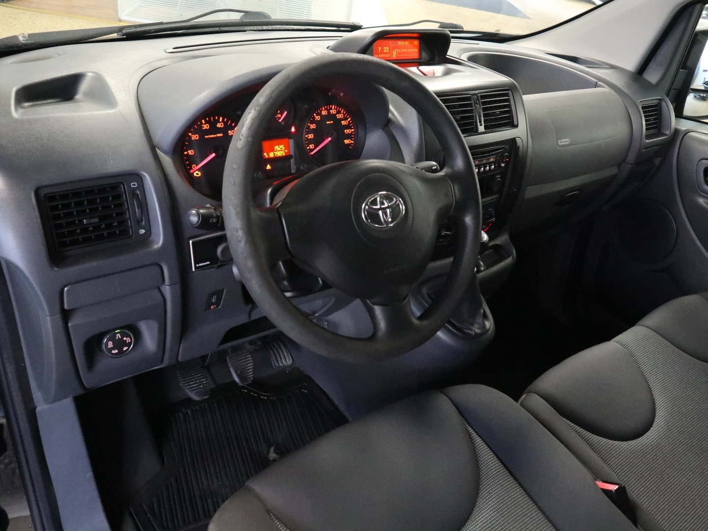 TOYOTA Proace 2016
