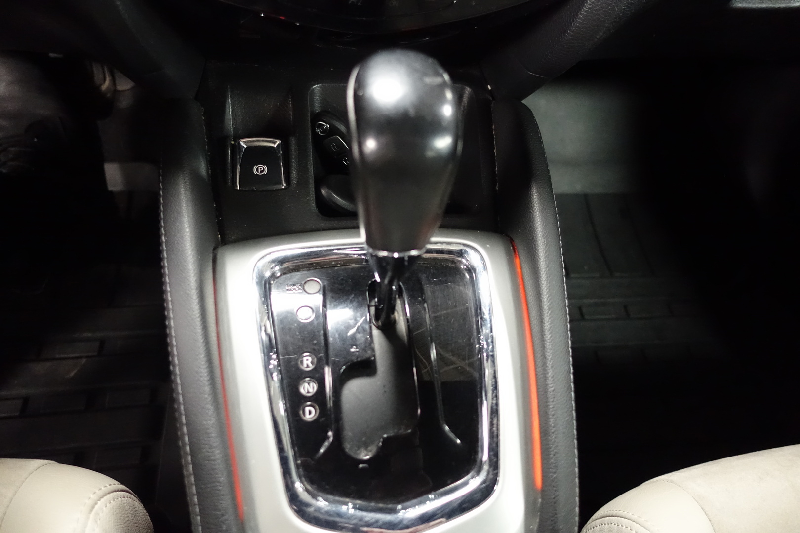 NISSAN Qashqai 2015