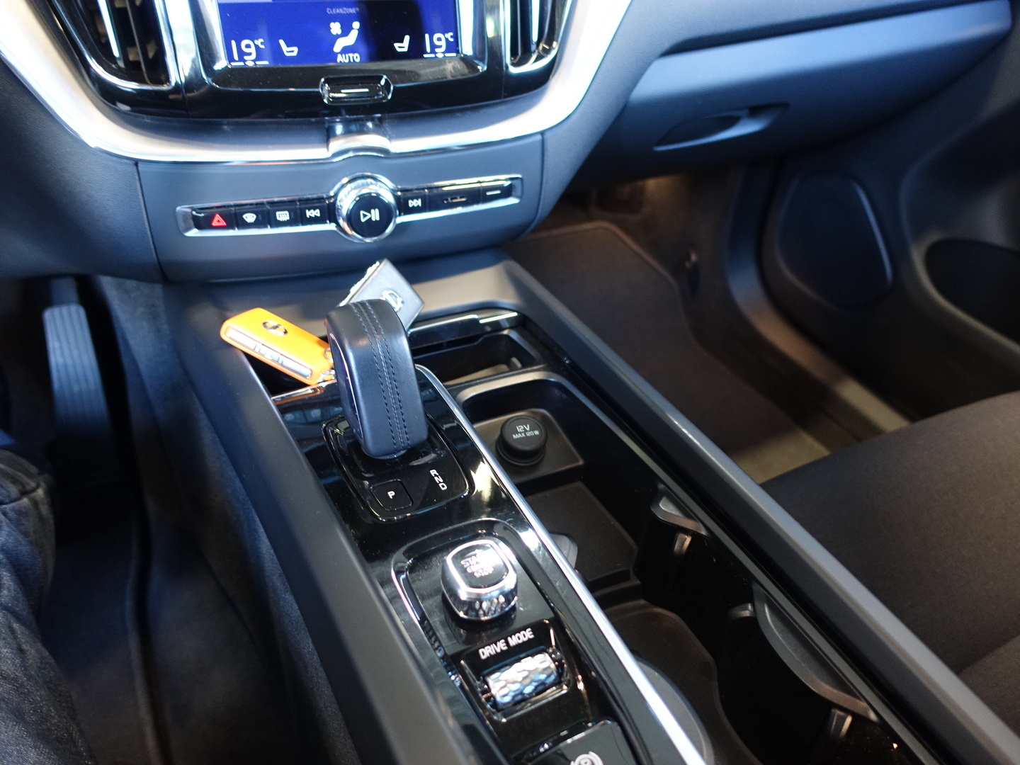 VOLVO XC60 2021