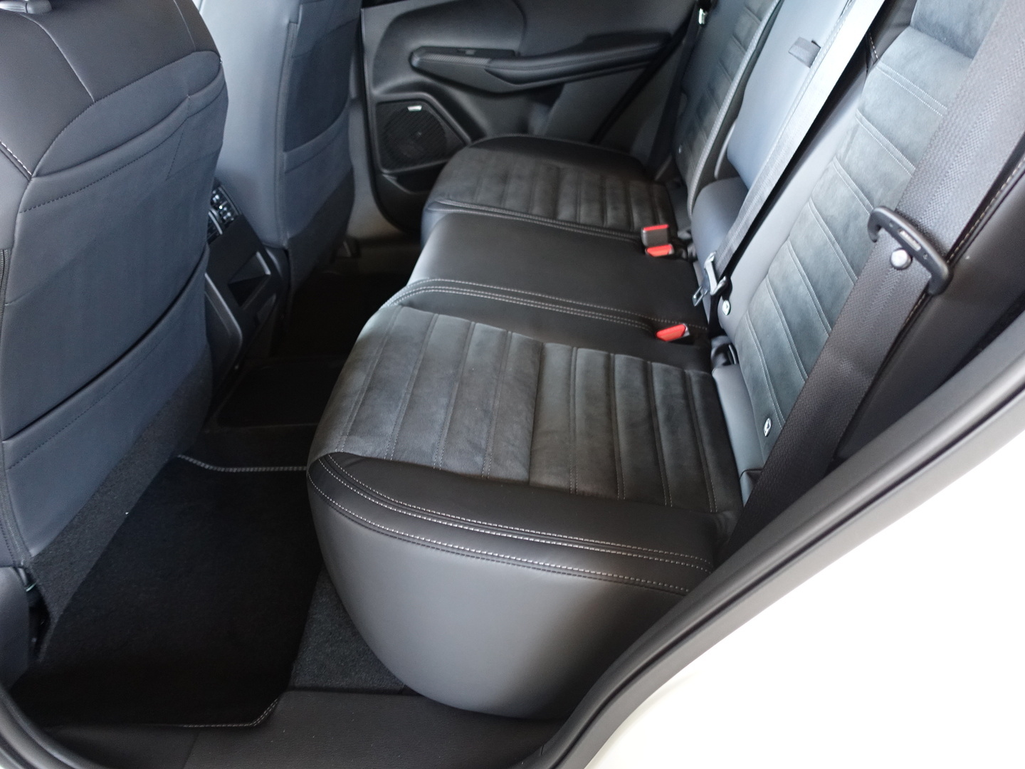 MITSUBISHI Outlander 2026