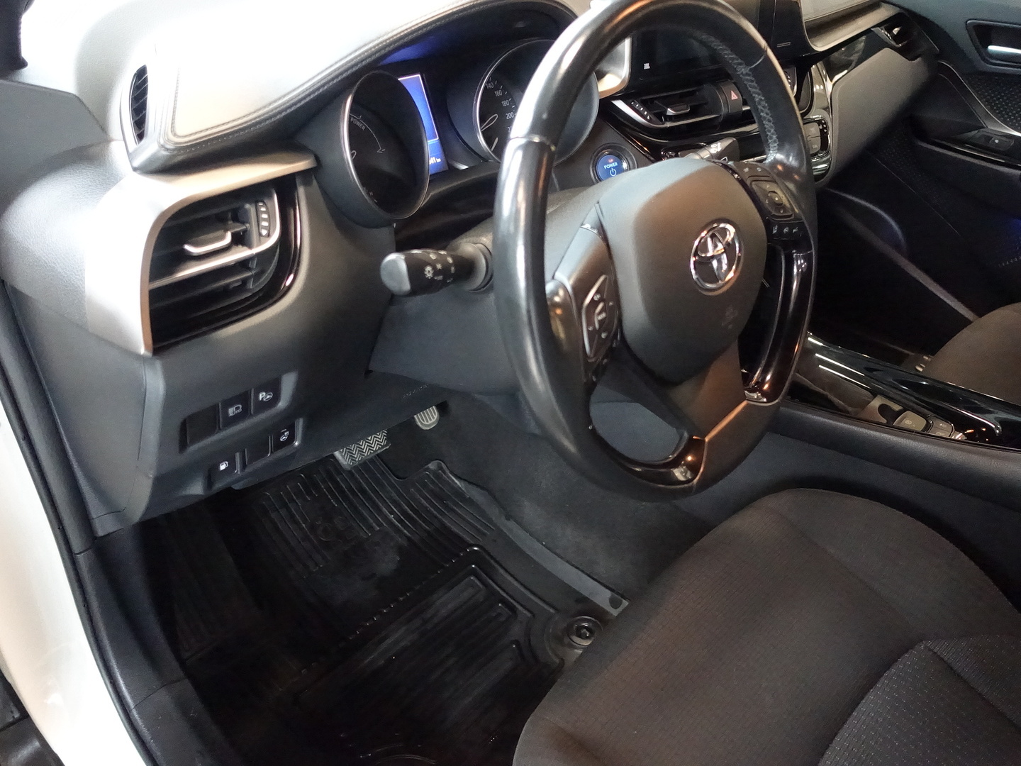 TOYOTA C-HR 2019