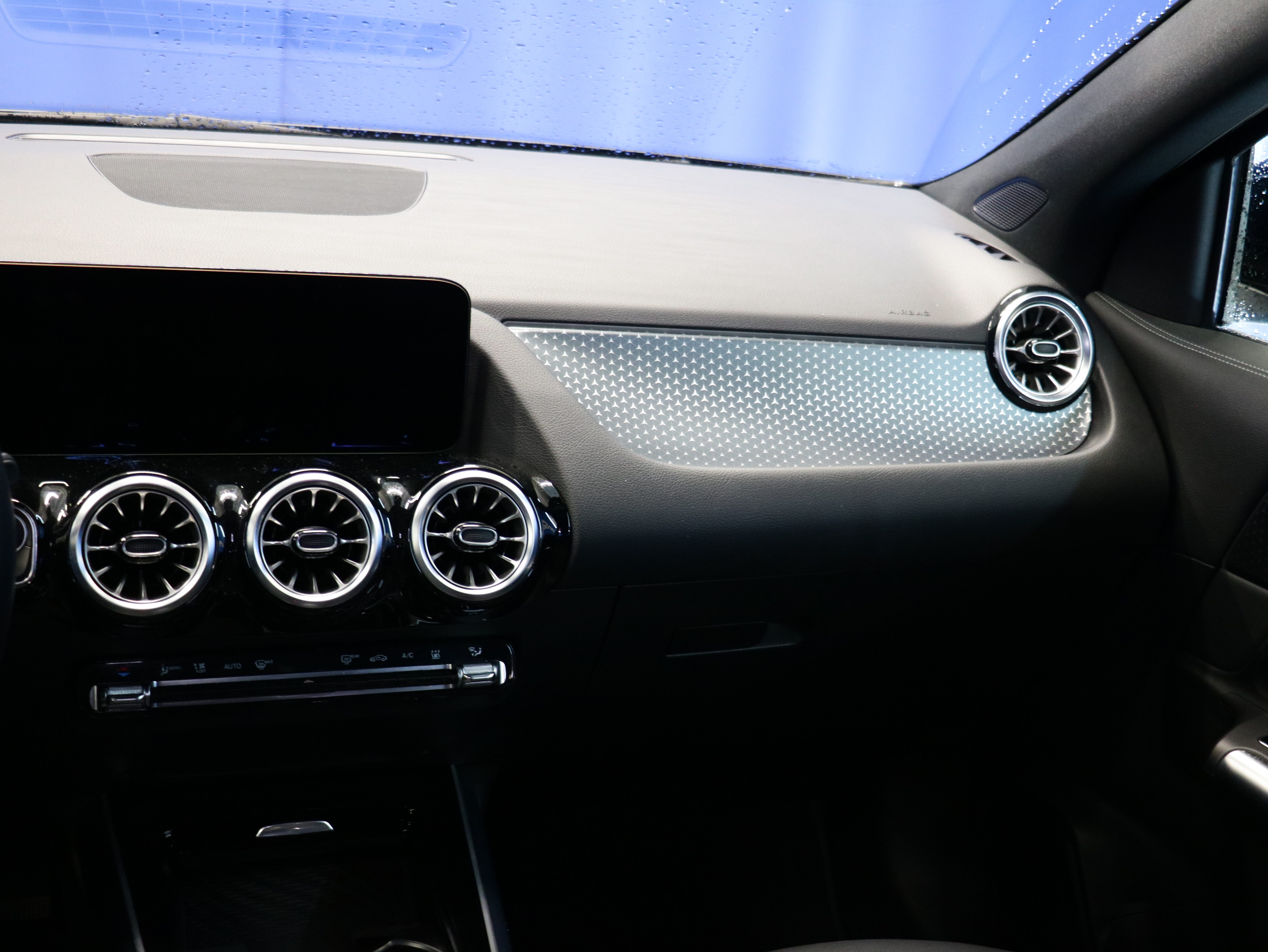 Mercedes-Benz EQA 2025