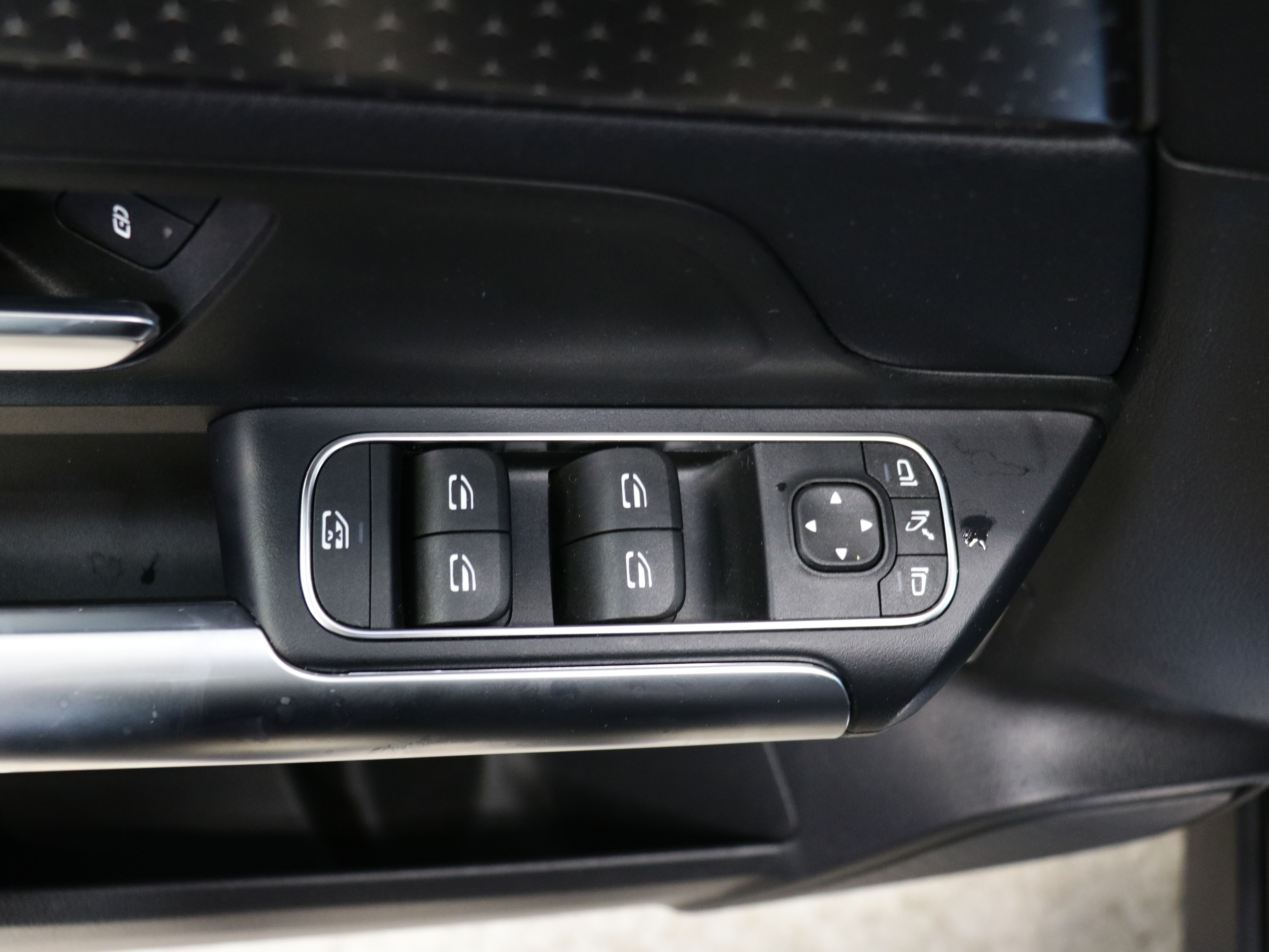Mercedes-Benz EQA 2025