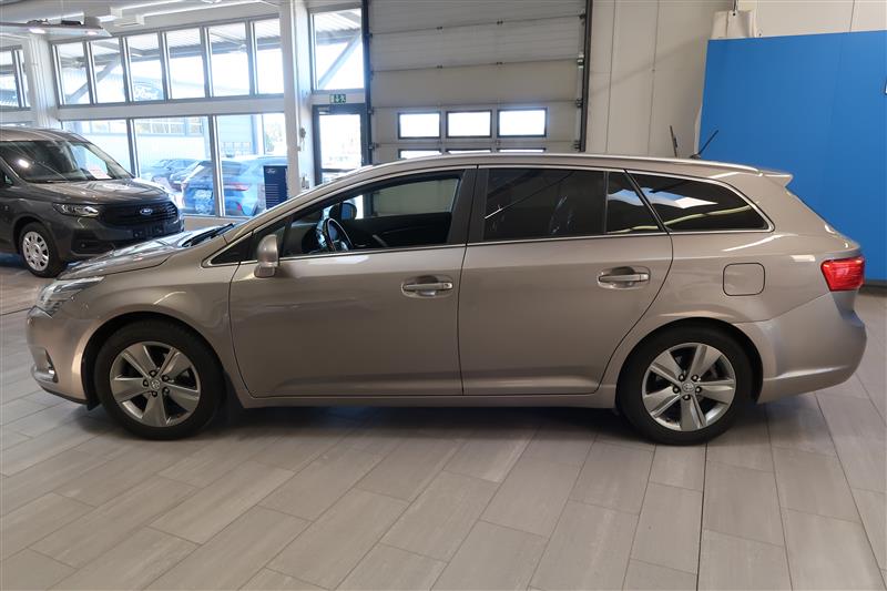 Toyota Avensis 2015